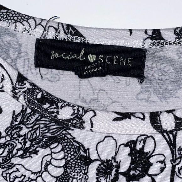 Black and White Top with Dragon Pattern Y2K - Picture 2 of 3